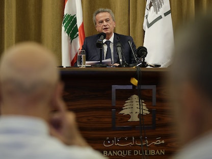 حاكم مصرف لبنان المركزي رياض سلامة خلال مؤتمر صحافي في العاصمة اللبنانية بيروت - 11 نوفمبر 2019 - AFP
