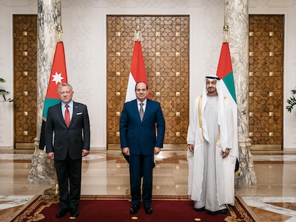 الرئيس المصري عبدالفتاح السيسي يستضيف ملك الأردن عبدالله الثاني وولي عهد أبوظبي الشيخ محمد بن زايد في القاهرة- 24 أبريل 2022 -  الديوان الملكي الأردني