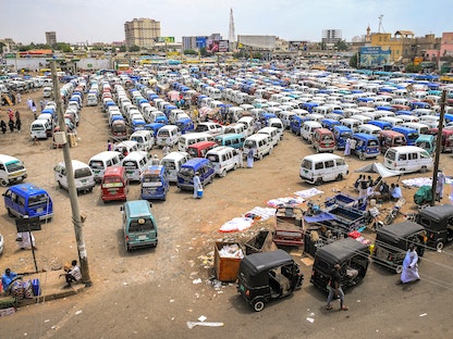 محطة انتظار حافلات في مدينة بورتسودان السودانية. 23 مايو 2023 - AFP