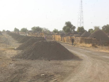 جانب من أعمال بناء طريق في منطقة الفشقة على الحدود السودانية مع إثيوبيا - وكالة الأنباء السودانية