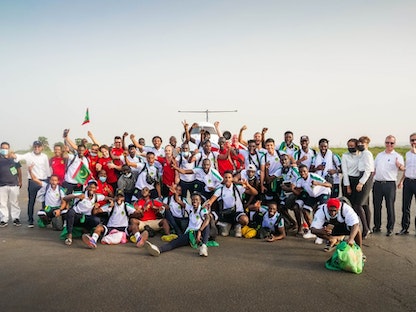 بعثة المنتخب الموريتاني بعد حجز تأشيرة التأهل لنهائيات أمم إفريقيا في الكاميرون - الحساب الرسمي للاتحاد الموريتاني لكرة القدم-تويتر