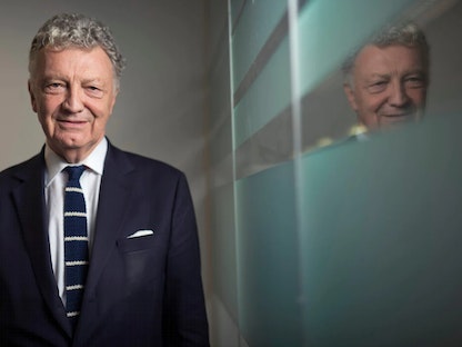 وليام شوكروس المسؤول عن مراجعة برنامج مكافحة التطرف في بريطانيا. - thetimes.co.uk