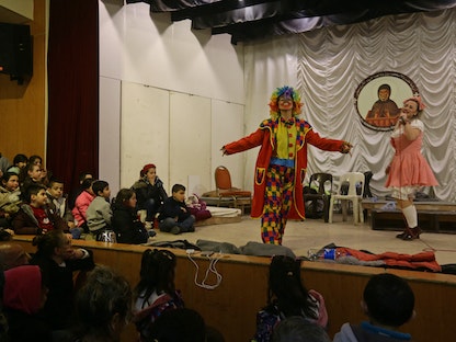 عروض مسرحية للأطفال في مدينة حلب بسوريا. 21 فبراير 2023 - AFP
