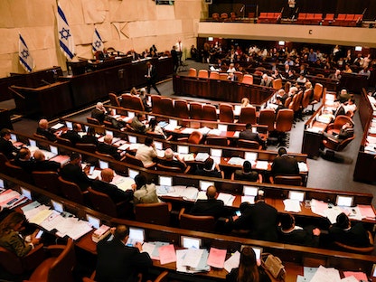 الكنيست الإسرائيلي خلال جلسة التصويت على حله وإقرار التوجه إلى انتخابات مبكرة هي الخامسة في أقل من 4 سنوات - 30 يونيو 2022 - AFP