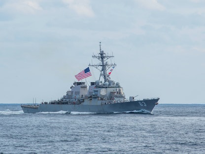 المدمرة الأميركية "أرلي بيرك" خلال تمرينات عسكرية غرب المحيط الهادئ- 12 نوفمبر 2017 - REUTERS