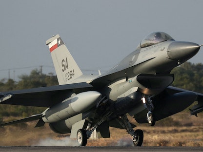 طائرة مقاتلة من طراز "F-16" تابعة للقوات الجوية الأميركية تقلع من قاعدة جوية خلال مناورات متعددة الجنسيات في مدينة ناتال بالبرازيل. 21 نوفمبر 2018 - REUTERS