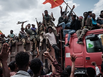 مقاتلو جبهة تحرير تيجراي على متن شاحنة في ميكيلي، عاصمة إقليم تيجراي - إثيوبيا- 25 فبراير 2022 - AFP
