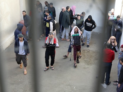 سجناء يشتبه في انتمائهم لتنظيم داعش في سجن بالحسكة، سوريا - 11 يناير 2020 - REUTERS