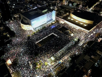 آلاف الإسرائيليين يتظاهون ضد حكومة بنيامين نتنياهو وسط تل أبيب. 14 يناير 2023 - REUTERS