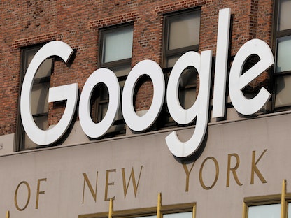  شعار "جوجل" في مانهاتن، مدينة نيويورك، الولايات المتحدة. 29 يوليو 2021. - REUTERS