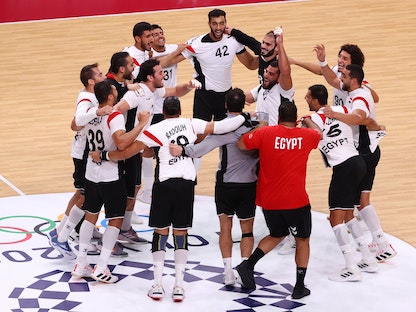 فرحة لاعبي المنتخب المصري بتخطي السويد - REUTERS