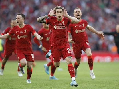 فرحة لاعبي ليفربول بعد التتويج بكأس الاتحاد الإنجليزي - Action Images via Reuters