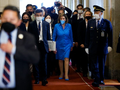 رئيسة مجلس النواب الأميركي نانسي بيلوسي خلال زيارتها للبرلمان الياباني في العاصمة طوكيو - 5 أغسطس 2022 - REUTERS