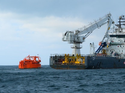 سفينة بجوار محطة النفط الخام "يوجنايا أوزيرييفكا" بالقرب من ميناء "نوفوروسيسك" على البحر الأسود، روسيا. 27 أكتوبر 2022 - via REUTERS
