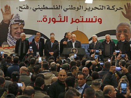 الرئيس محمود عباس يلقي خطاباً أمام أعضاء حركة فتح بمناسبة الذكرى الـ55 لتأسيسها - AFP