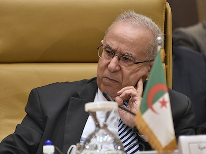وزير الخارجية الجزائري رمطان لعمامرة خلال اجتماع جيران ليبيا في الجزائر، 30 أغسطس 2021 - AFP