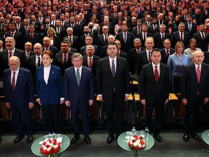 قادة أحزاب المعارضة في تركيا خلال فعالية تقديم برنامجهم الانتخابي في العاصمة أنقرة. 30 يناير 2023 - AFP
