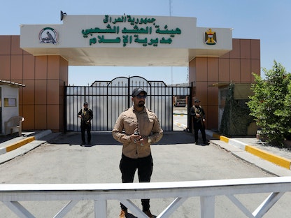 عناصر من قوات الحشد الشعبي أمام المركز الإعلامي للحشد في بغداد - 2 يوليو 2019 - REUTERS