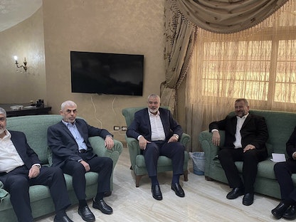 عدد من قيادات حركة "حماس" خلال اجتماع في العاصمة المصرية القاهرة - 3 أكتوبر 2021 - info.hamas.ps