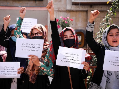 جانب من مظاهرة لأفغانيات يطالبن طالبان بحق النساء في التعليم، كابول، أفغانستان، 3 سبتمبر 2021 - REUTERS