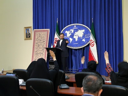 سعيد خطيب زاده المتحدث باسم الخارجية الإيرانية خلال مؤتمر صحافي في طهران - Getty Images