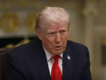 قبل مفاوضات مسقط.. ترمب يلوح بالخيار العسكري مجدداً: على خامنئي أن يكون قلقاً