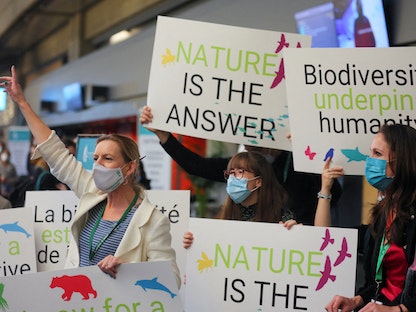 أعضاء من الصندوق العالمي للطبيعة يحتجون خلال مؤتمر للمناخ في مونتريال بكندا. 7 ديسمبر 2022 - REUTERS