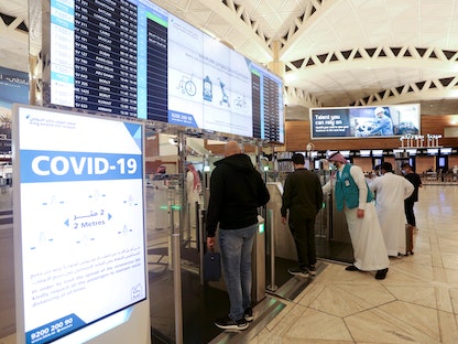 جانب من الإجراءات الاحترازية في مطار الملك خالد الدولي بالعاصمة السعودية الرياض -  16 مايو 2021 - REUTERS