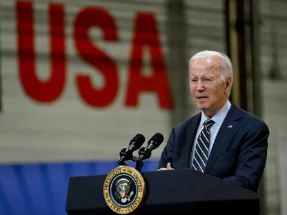 تراجع بايدن في استطلاعات الرأي يقرع أجراس الخطر في الحزب الديمقراطي