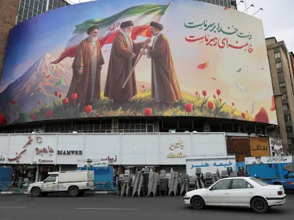 إيران ودول المنطقة.. من الشاه إلى مجتبى خامنئي