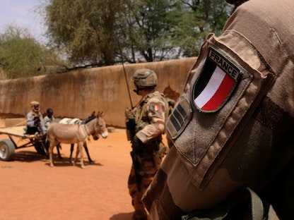 جنود فرنسيون خلال دورية في بلدة جوسي بمالي - 13 أبريل 2022 - REUTERS