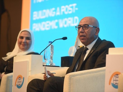 خالد عكاشة مدير المركز المصري للفكر والدراسات الاستراتيجية، ونيفين القباج، وزيرة التضامن، في إحدى جلسات المؤتمر - www.ecsstudies.com