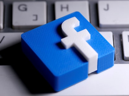 شعار شركة فيسبوك مطبوع بتقنية الطباعة ثلاثية الأبعاد - REUTERS