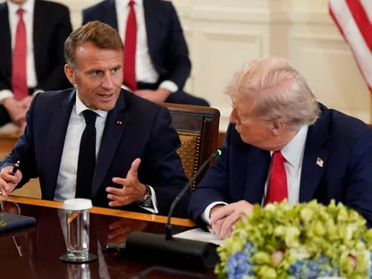 ترمب وماكرون.. حرب إيران تصعد التراشق اللفظي وتعمق الخلاف السياسي