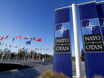 أعلام ترفرف خارج مقر حلف شمال الأطلسي (ناتو) في بروكسل بلجيكا. 16 نوفمبر 2022 - REUTERS