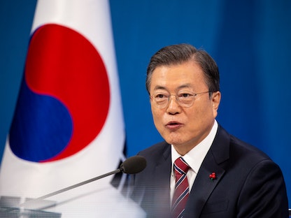 الرئيس الكوري الجنوبي مون جاي إن خلال مؤتمر صحافي في سيول - 18 يناير 2021  - REUTERS
