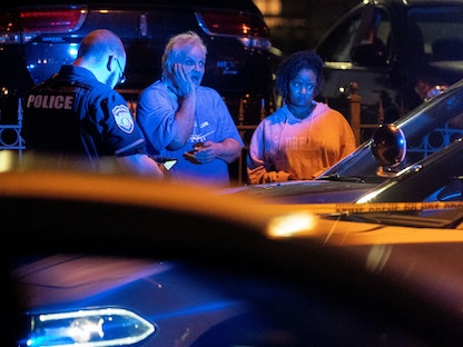 ضباط شرطة ممفيس بأحد مواقع إطلاق النار في ممفيس بتينيسي، الولايات المتحدة- 7 سبتمبر 2022 - REUTERS