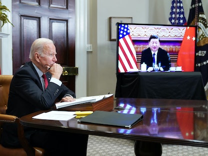 الرئيس الأميركي جو بايدن خلال محادثات مع الرئيس الصيني شي جين بينج  - AFP