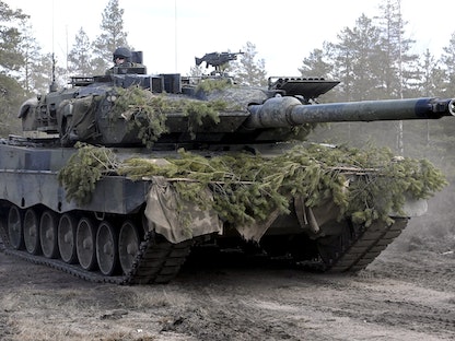 دبابة ألمانية الصنع من طراز ليوبارد خلال تمرين عسكري. - via REUTERS