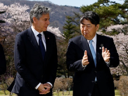 وزير الخارجية الياباني يوشيماسا هاياشي مع وزير الخارجية الأميركي أنتوني بلينكن خلال اجتماعات وزراء خارجية مجموعة السبع، كاريزياوا، اليابان. 17 أبريل 2023 - REUTERS