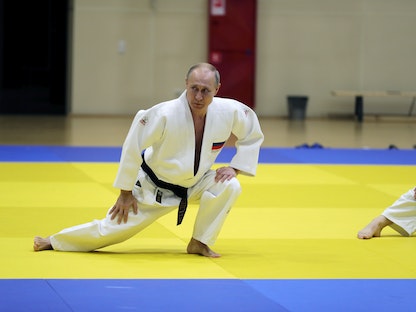 الرئيس الروسي فلاديمير بوتين في حصة تدريبية لرياضة الجودو - REUTERS