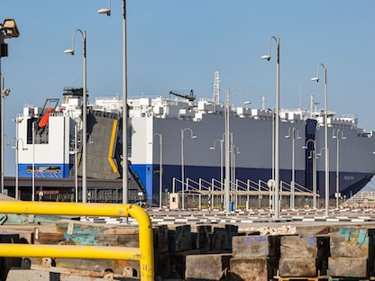 سفينة الشحن المملوكة لإسرائيل والتي ترفع علم جزر البهاما، راسية في ميناء راشد (ميناء راشد) في دبي - AFP