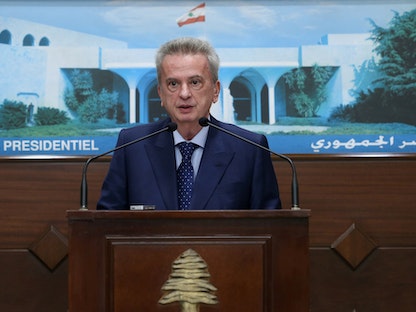 رياض سلامة محافظ مصرف لبنان خلال مؤتمر صحافي بعد لقاء مع الرئيس ميشال عون بالقصر الرئاسي في بعبدا، 3 يونيو 2021 - REUTERS