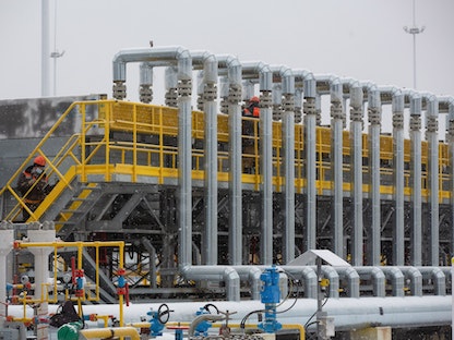 محطة ضغط لشركة "غازبروم" تشكّل نقطة انطلاق لخط أنابيب الغاز "نورد ستريم 2" في أوست لوجا بروسيا - 28 يناير 2021 - Bloomberg