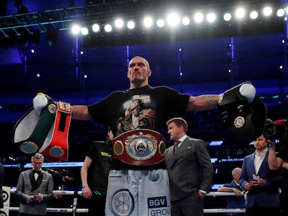 الملاكم العالمي الأوكراني في الوزن الثقيل أوليكساندر أوسيك - Action Images via Reuters