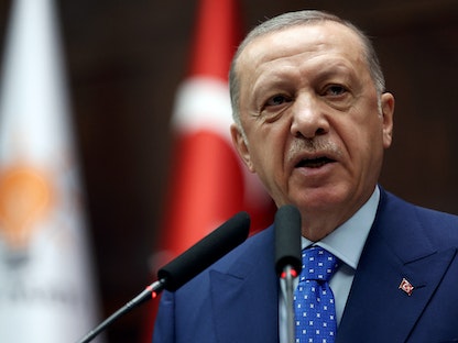 الرئيس التركي رجب طيب أردوغان خلال اجتماع حزبه "التنمية والعدالة" في أنقرة - 18 مايو 2022 - AFP