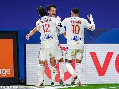 فرحة لاعبي ليون بهدف ليو دوبوا على بوردو في الدوري الفرنسي في 29 يناير 2021 - حساب نادي ليون - تويتر