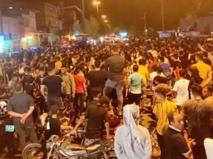 صورة للاحتجاجات في مدينة الأحواز نشرتها "حركة مجاهدي خلق" المعارضة للنظام الإيراني على حسابها في "تويتر"، 20 يوليو 2021 - @MEK_Iran