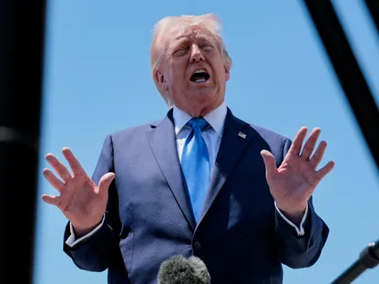 الاستخبارات الأميركية تقيّم رد إيران حال إعلان ترمب "نصراً أحادياً"