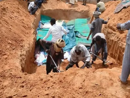 صورة متداولة على وسائل التواصل الاجتماعي لدفن ضحايا الهجوم بطائرة مسيرة على مسجد في الفاشر. 20 سبتمبر 2025 